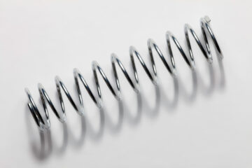 細いコイルばね